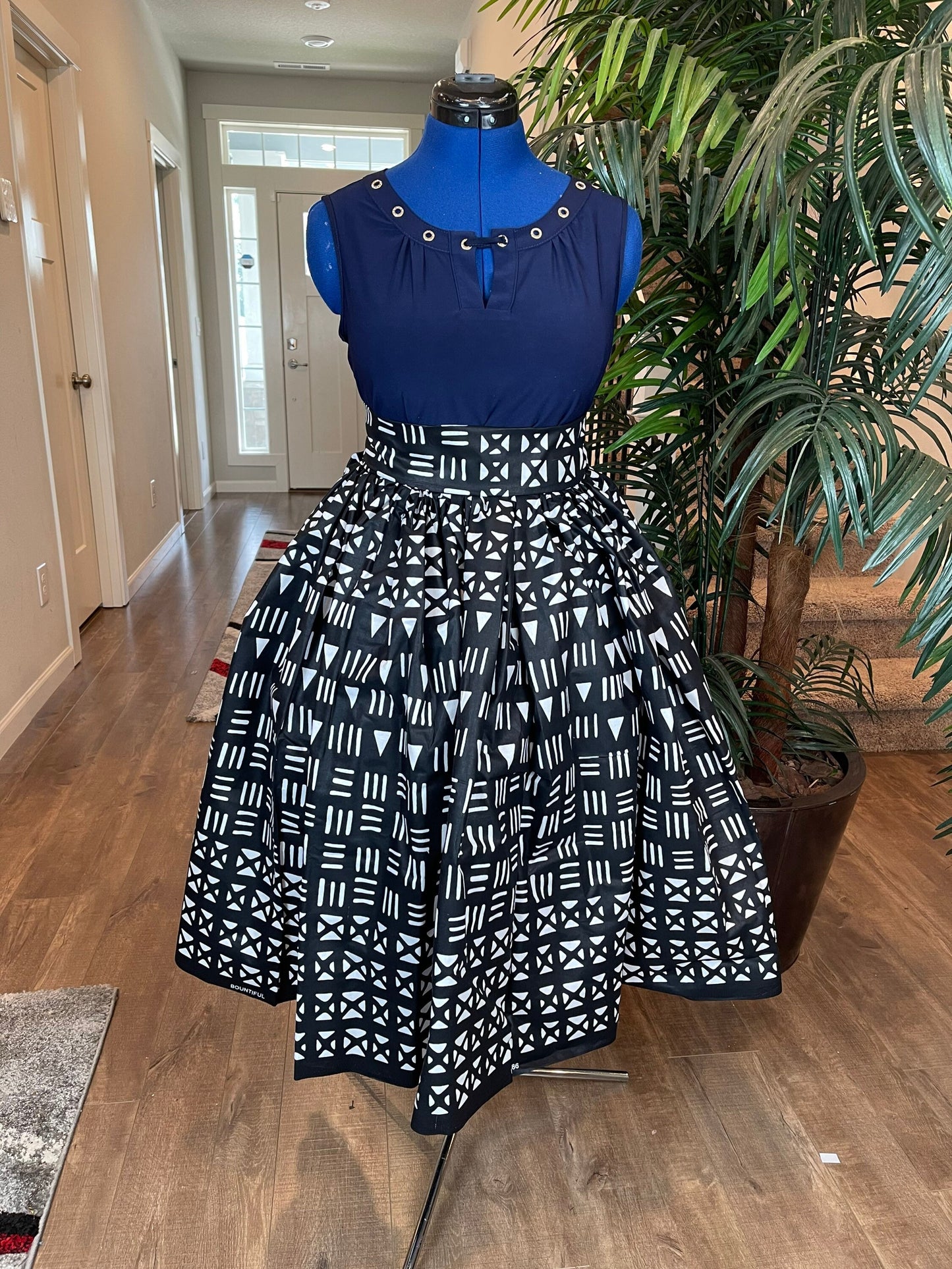 African skirt /Ankara skirt/Ethnic maxi skirt/Black and White African  Clothing //Plus Size Skirt/African long skirt/Maxi skirt/